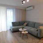 Lux Lariva, Center Of Split