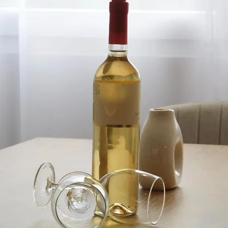 Lux Lariva, Center Of