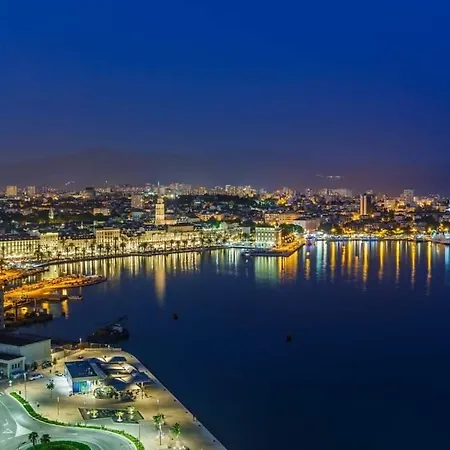 Apartment Lux Lariva, Center Of