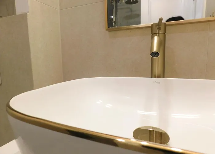 Lux Lariva, Center Of * Split