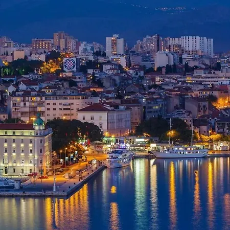 Lux Lariva, Center Of Апартаменты